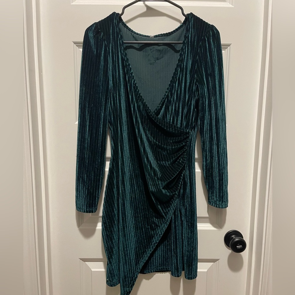 Long Sleeve Green Velvet Holiday Dress